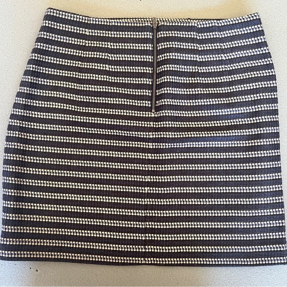 Loft mini skirt - Picture 2 of 5